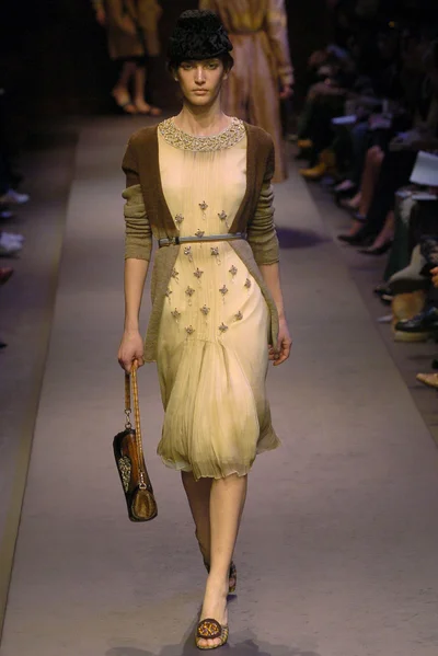 Look 16